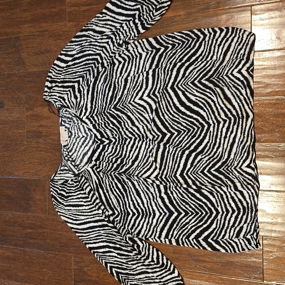 MICHAEL Michael Kors Black And White Zebra Patterned 3/4 Sleeve Top - Picture 5 of 8